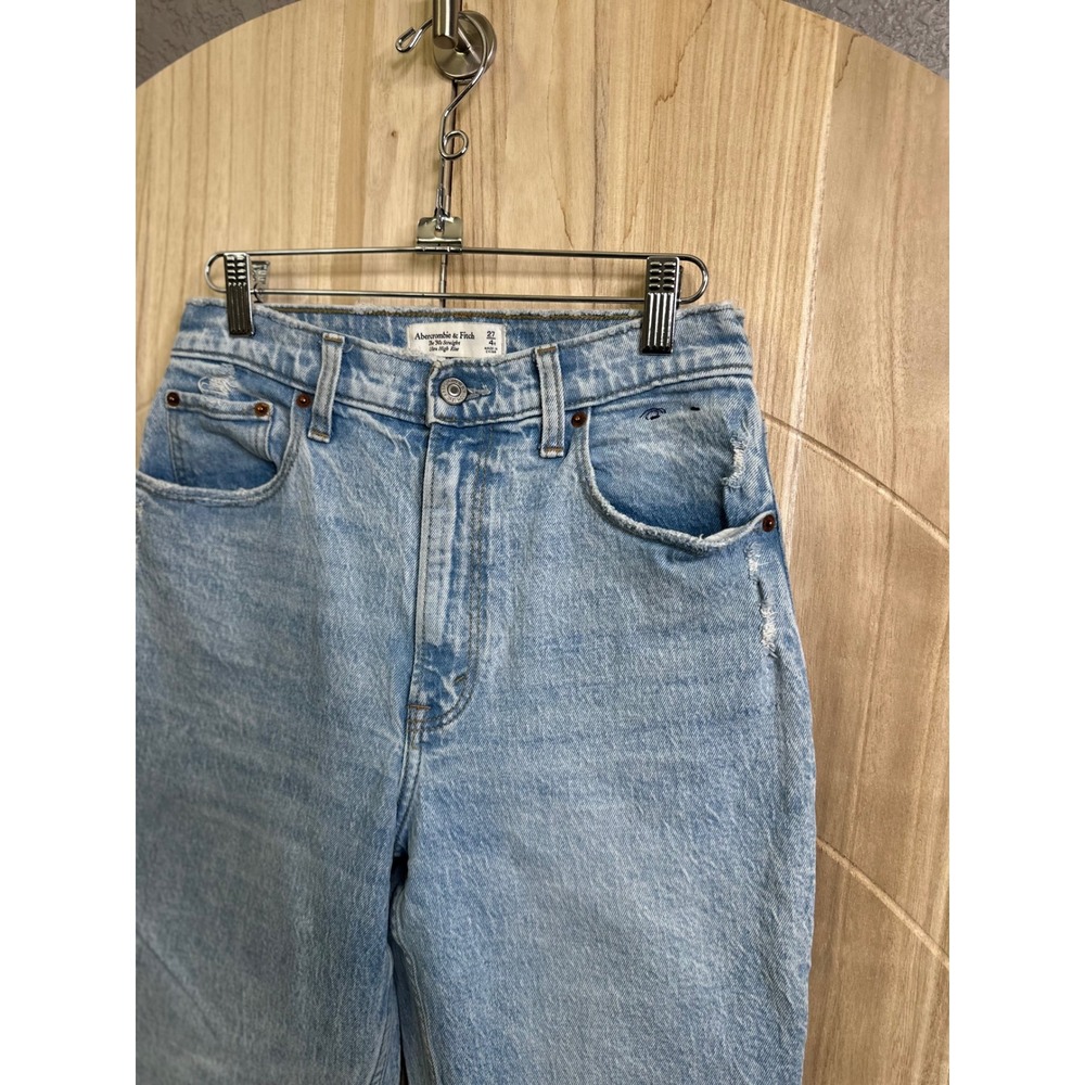 Abercrombie & Fitch The 90s Straight Ultra High Rise Curve Love Jeans Light Wash - Picture 3 of 10